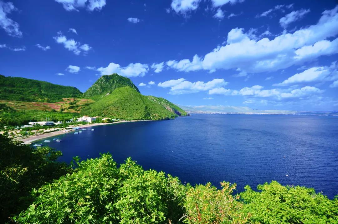 夏天避暑到云南，云南氣候四季如春 還有免費的藍天白云相伴 炎炎夏日